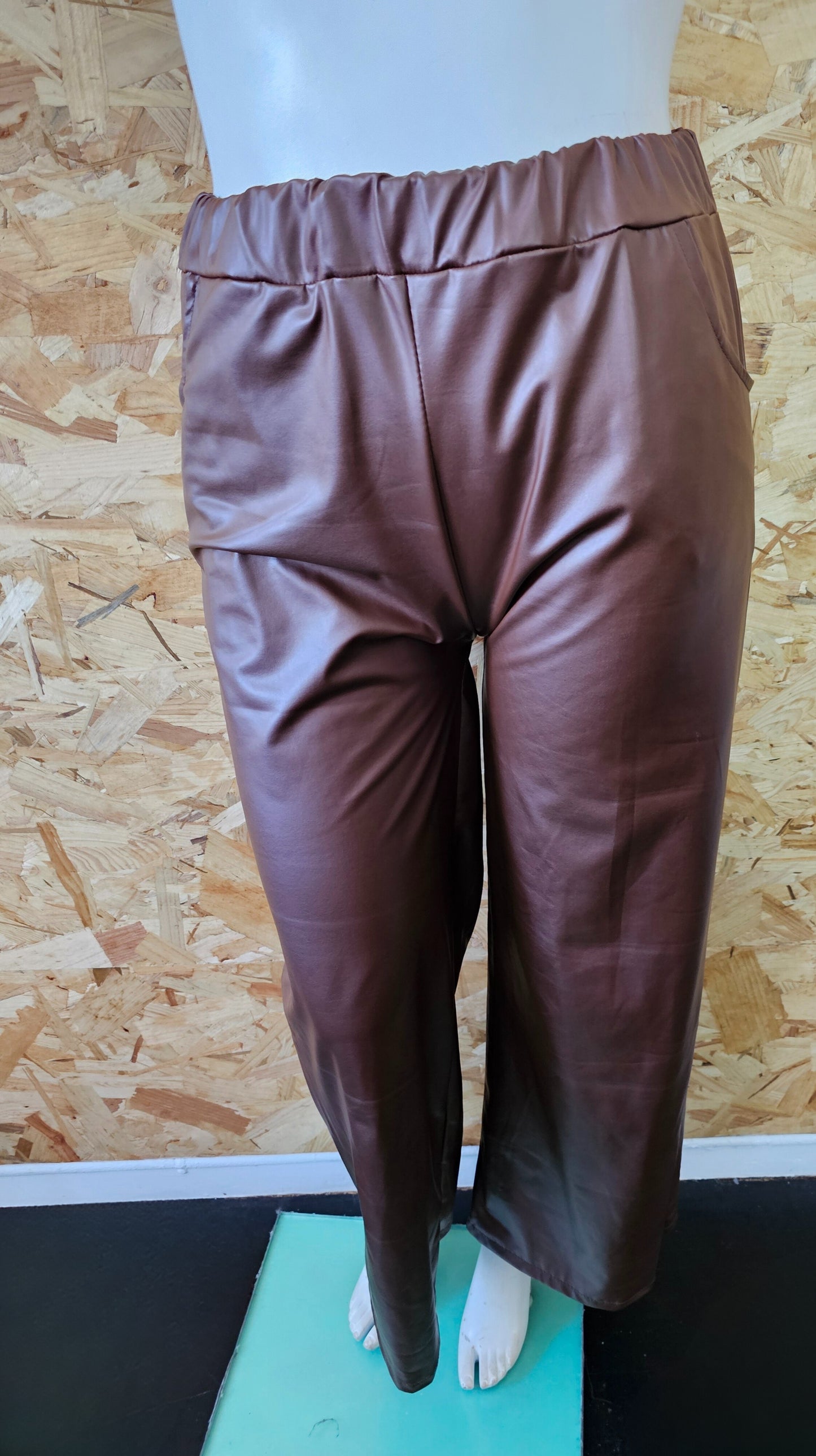 Pantalon type palazzo simili cuir et élasthanne