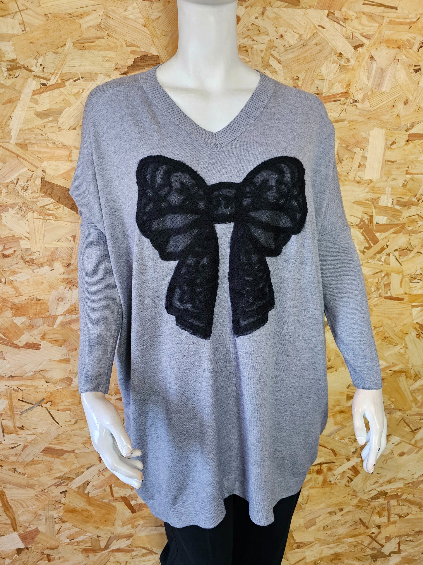 Pull long gris et son joli gros nœud