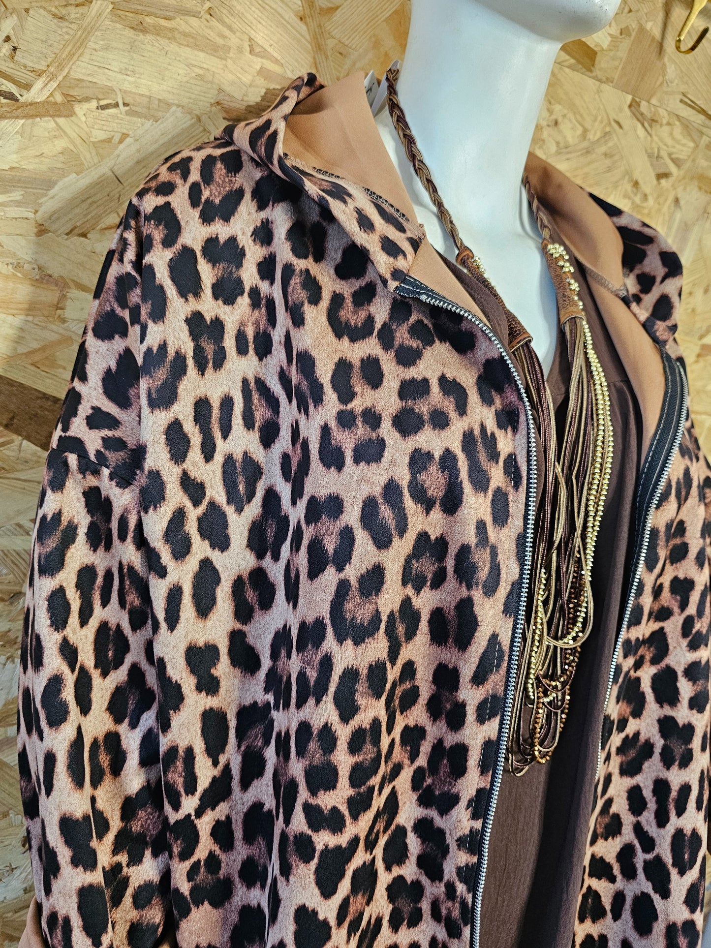 Veste léopard en suédine, coupe parka