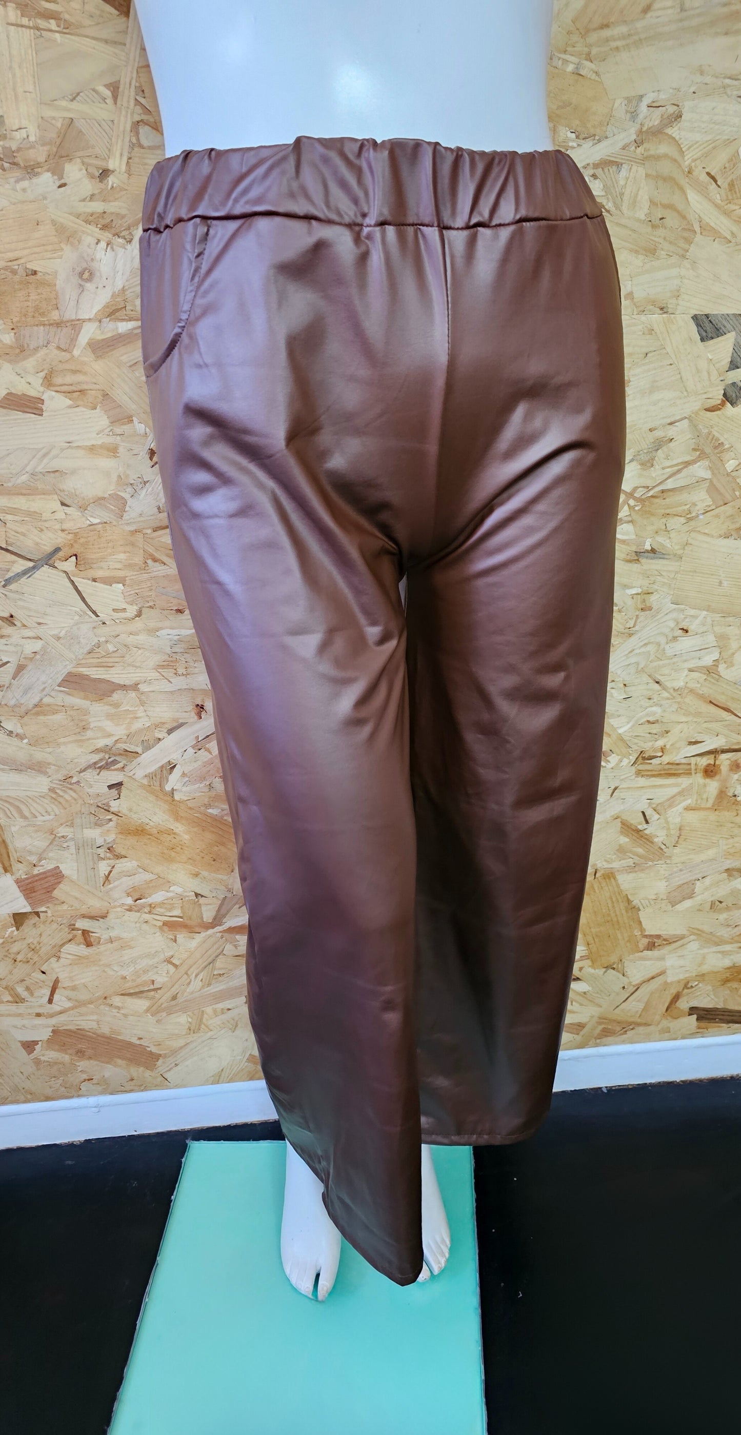 Pantalon type palazzo simili cuir et élasthanne