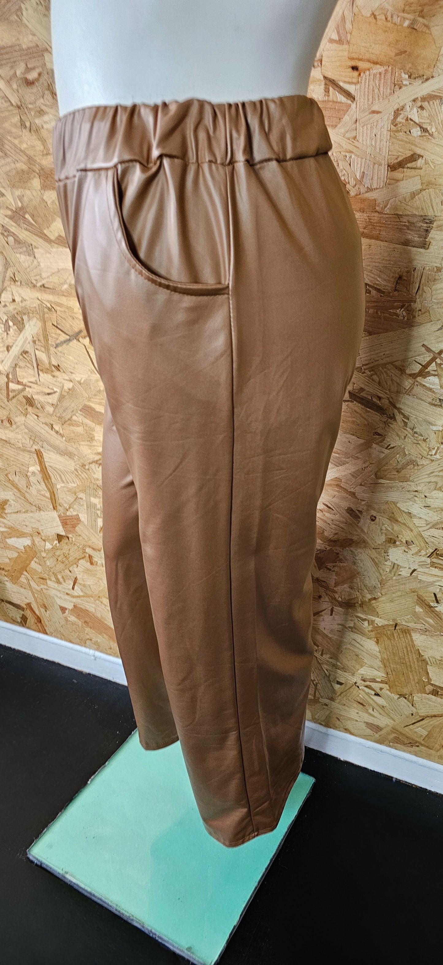 Pantalon type palazzo simili cuir et élasthanne
