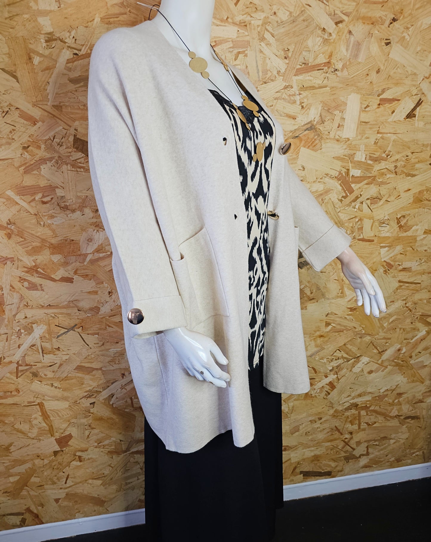 Veste en lainage boutonnée de haute qalité