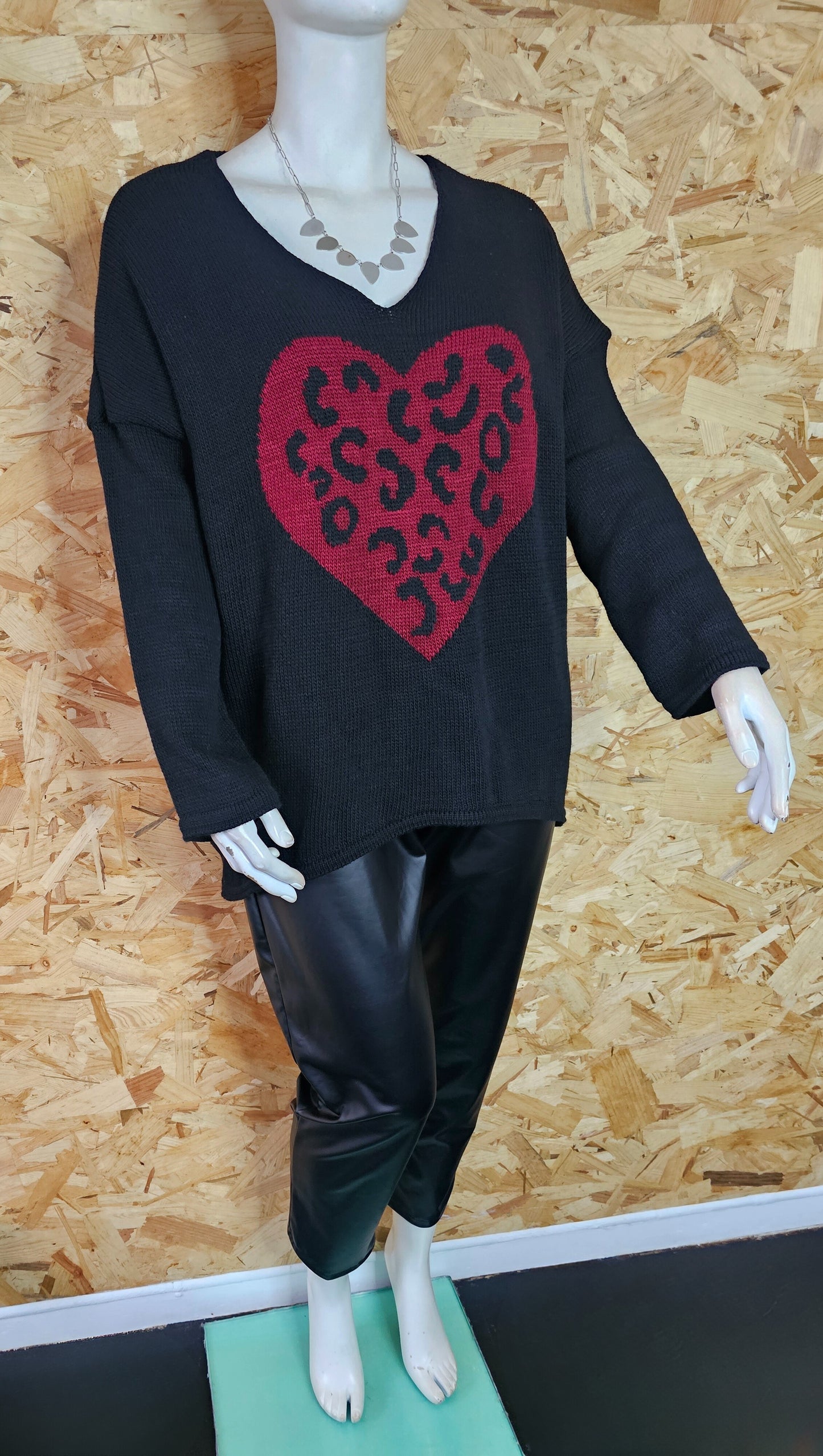 Pull uni coeur léopard