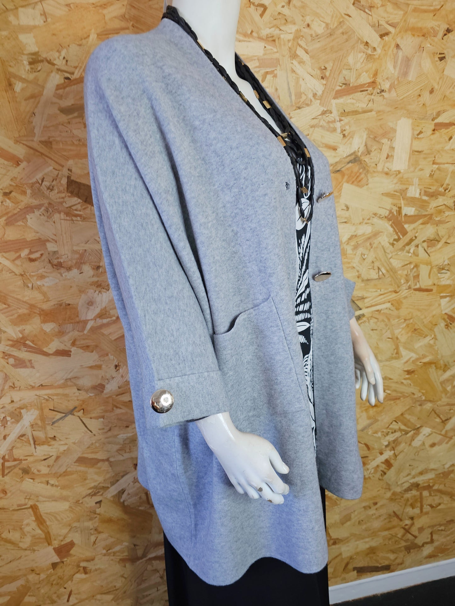 Veste en lainage boutonnée de haute qalité