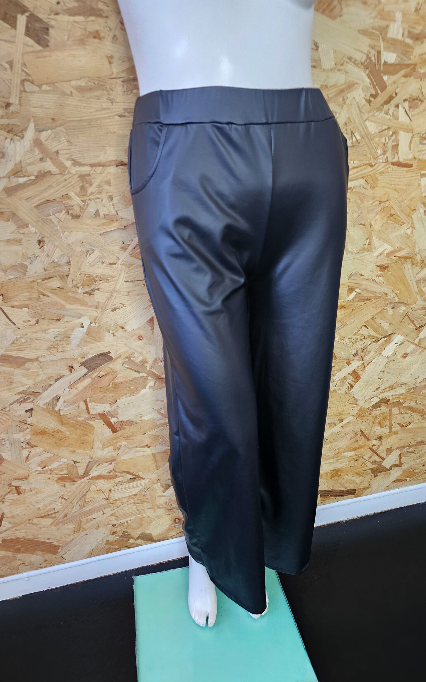 Pantalon type palazzo simili cuir et élasthanne