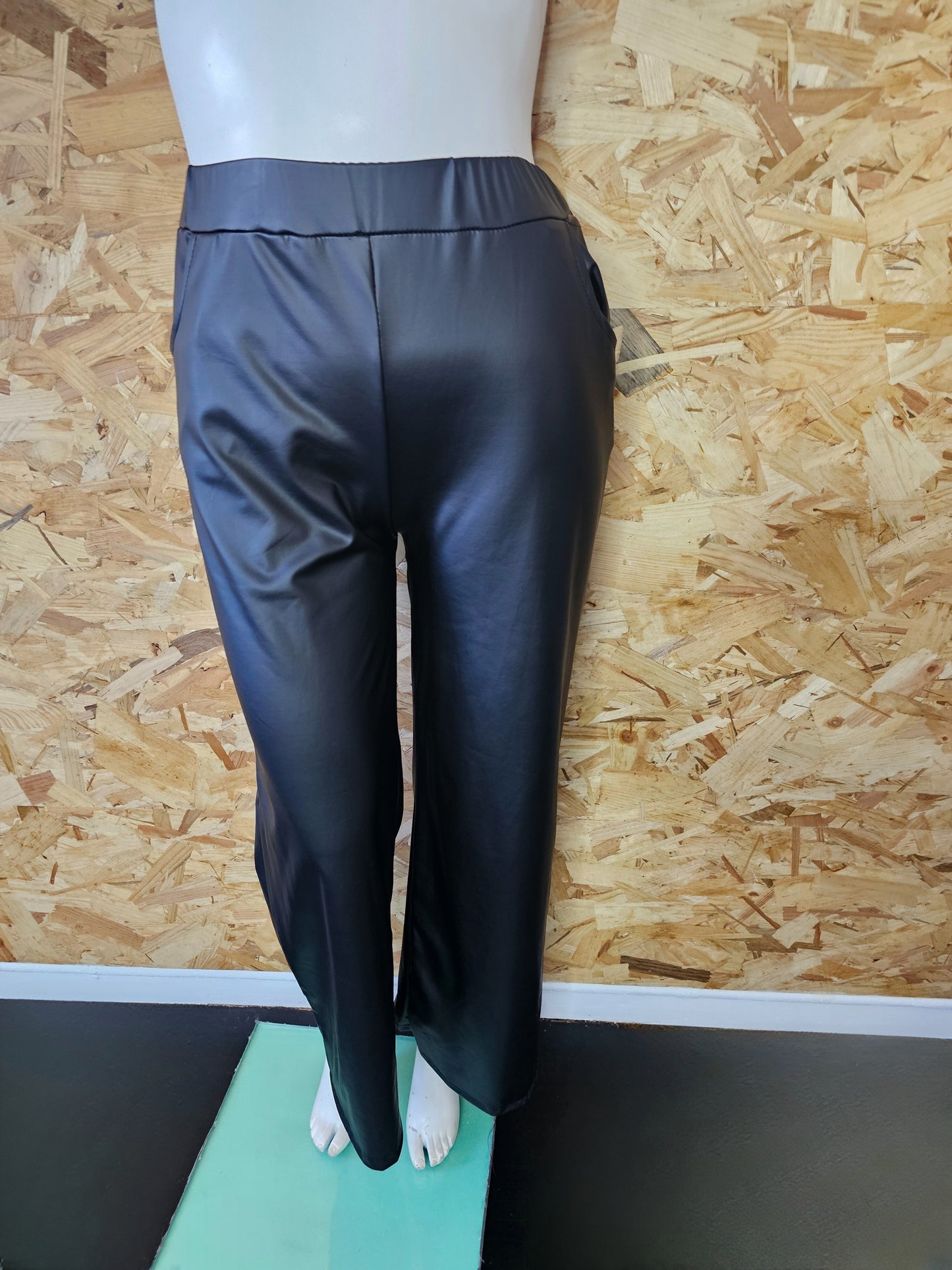 Pantalon type palazzo simili cuir et élasthanne