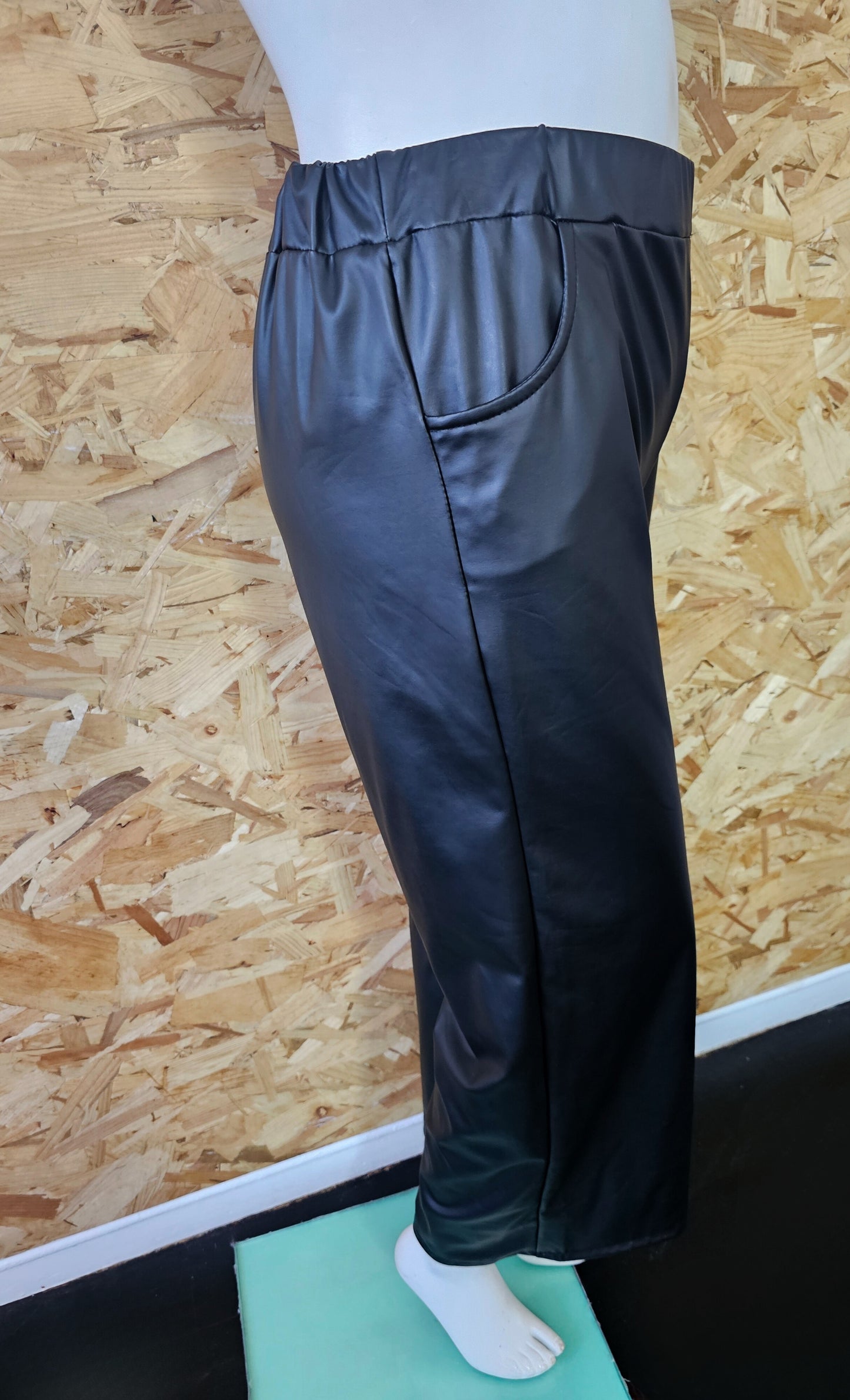 Pantalon type palazzo simili cuir et élasthanne