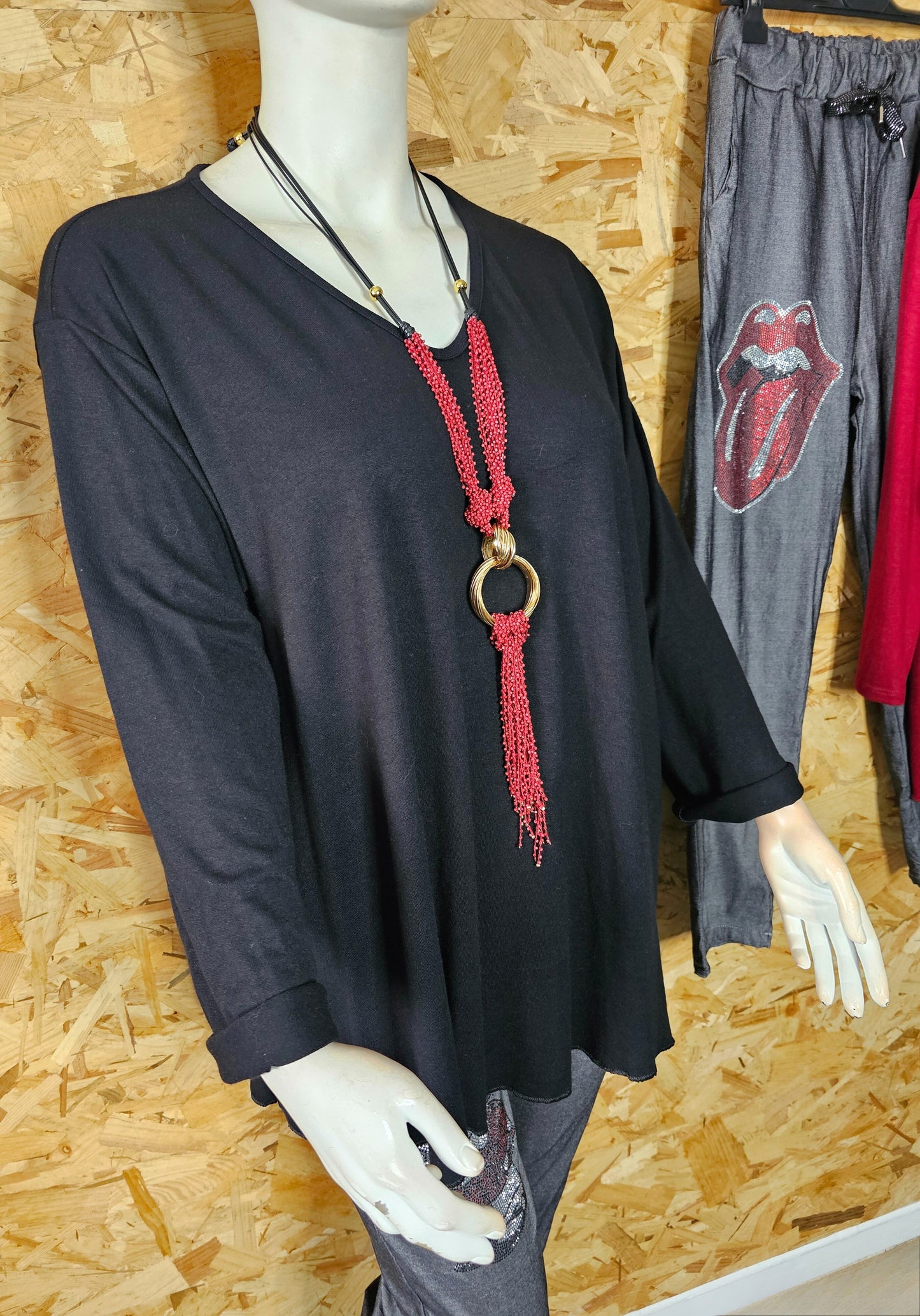 PULL COL V , coupe évasée