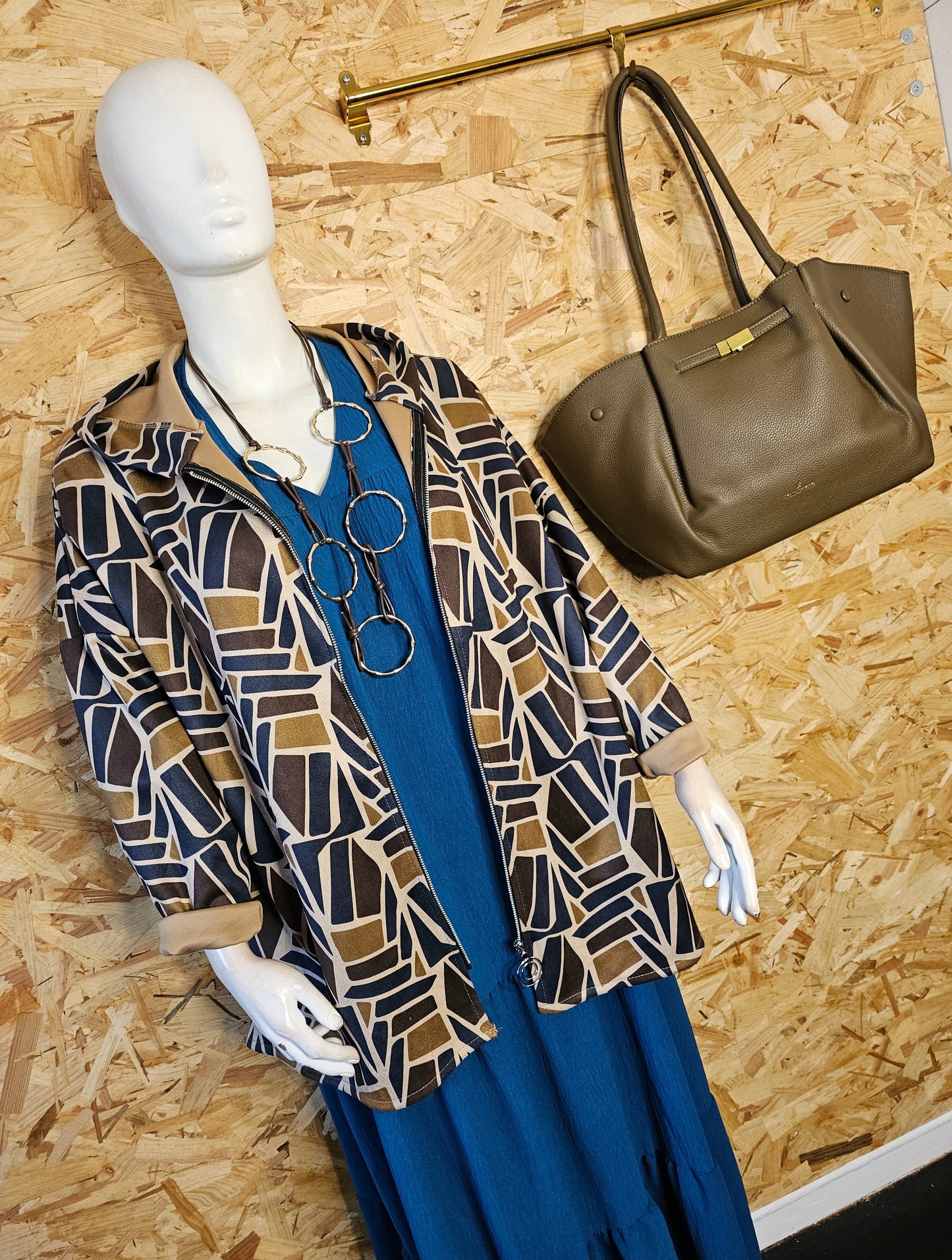 Veste capuche en suédine , coupe parka , motifs géométriques