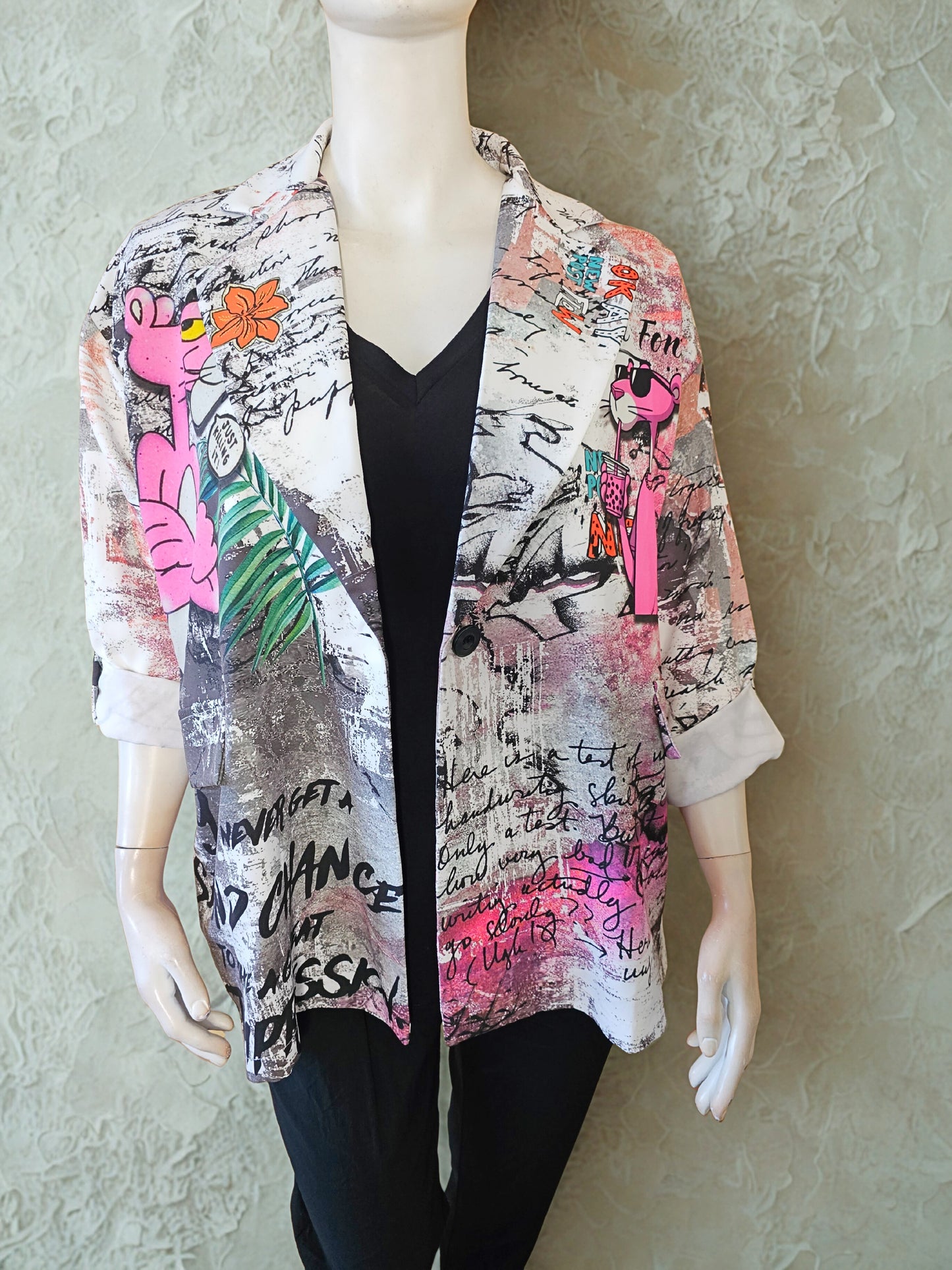 Blazer panthère rose et graffitis