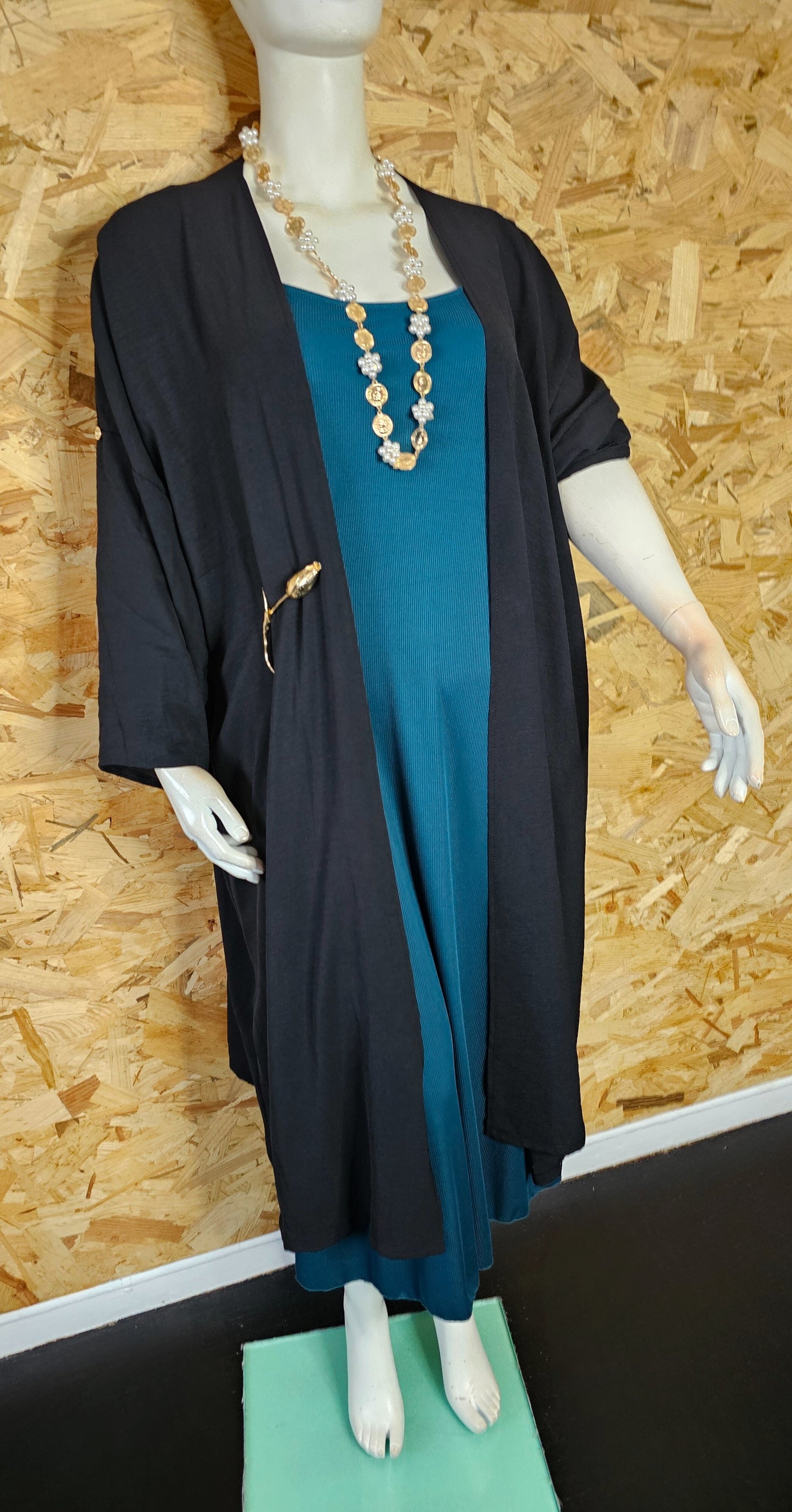 Robe longue côtelée et bretelles larges