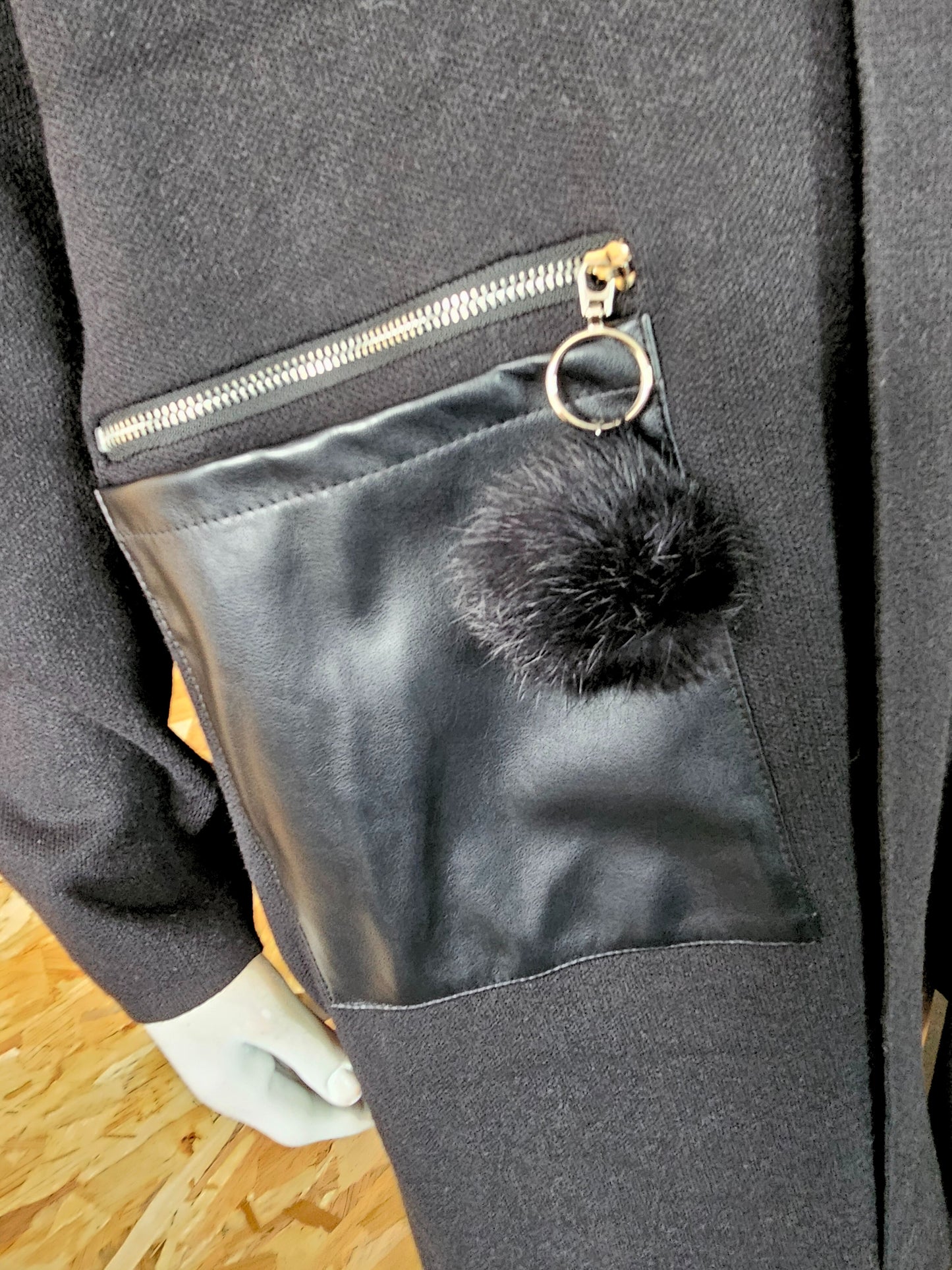 Veste longue en lainage et poches simili cuir
