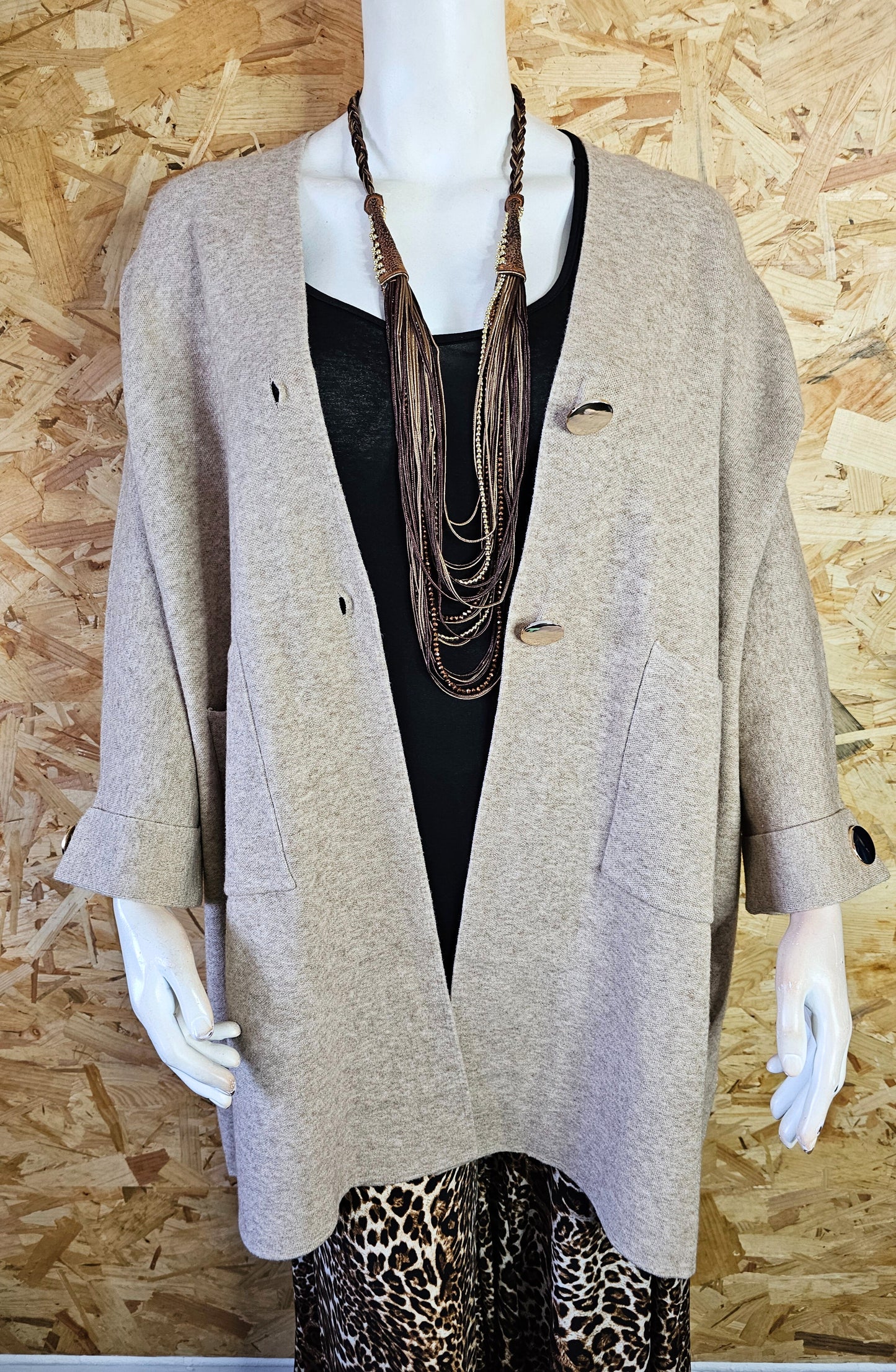 Veste en lainage boutonnée de haute qalité