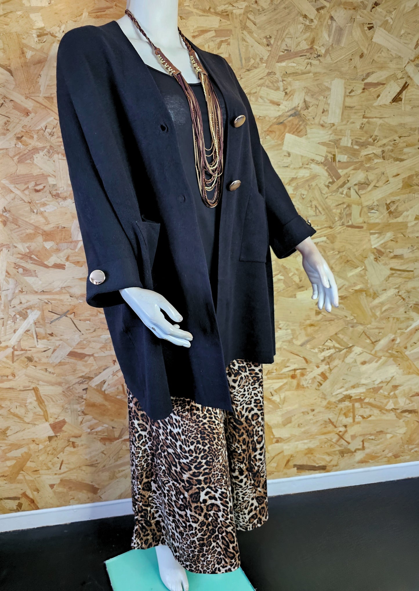 Veste en lainage boutonnée de haute qalité