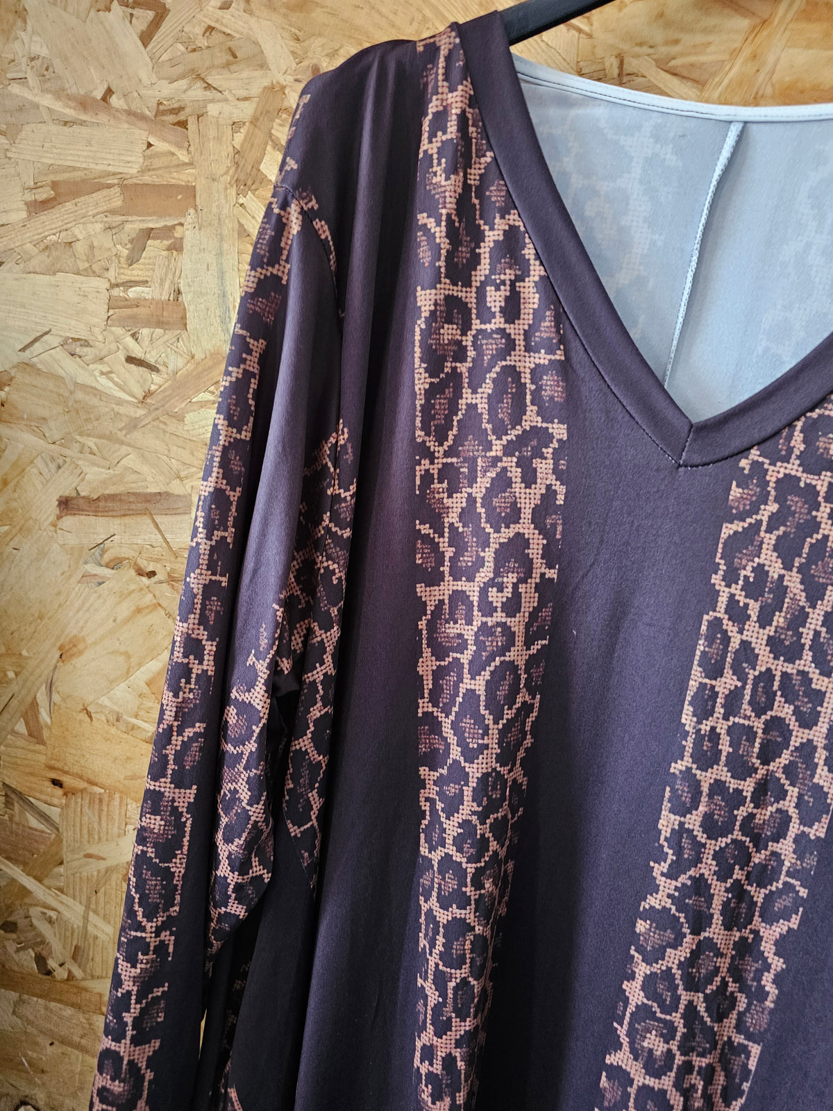 Robe noire rayée léopard 🐆