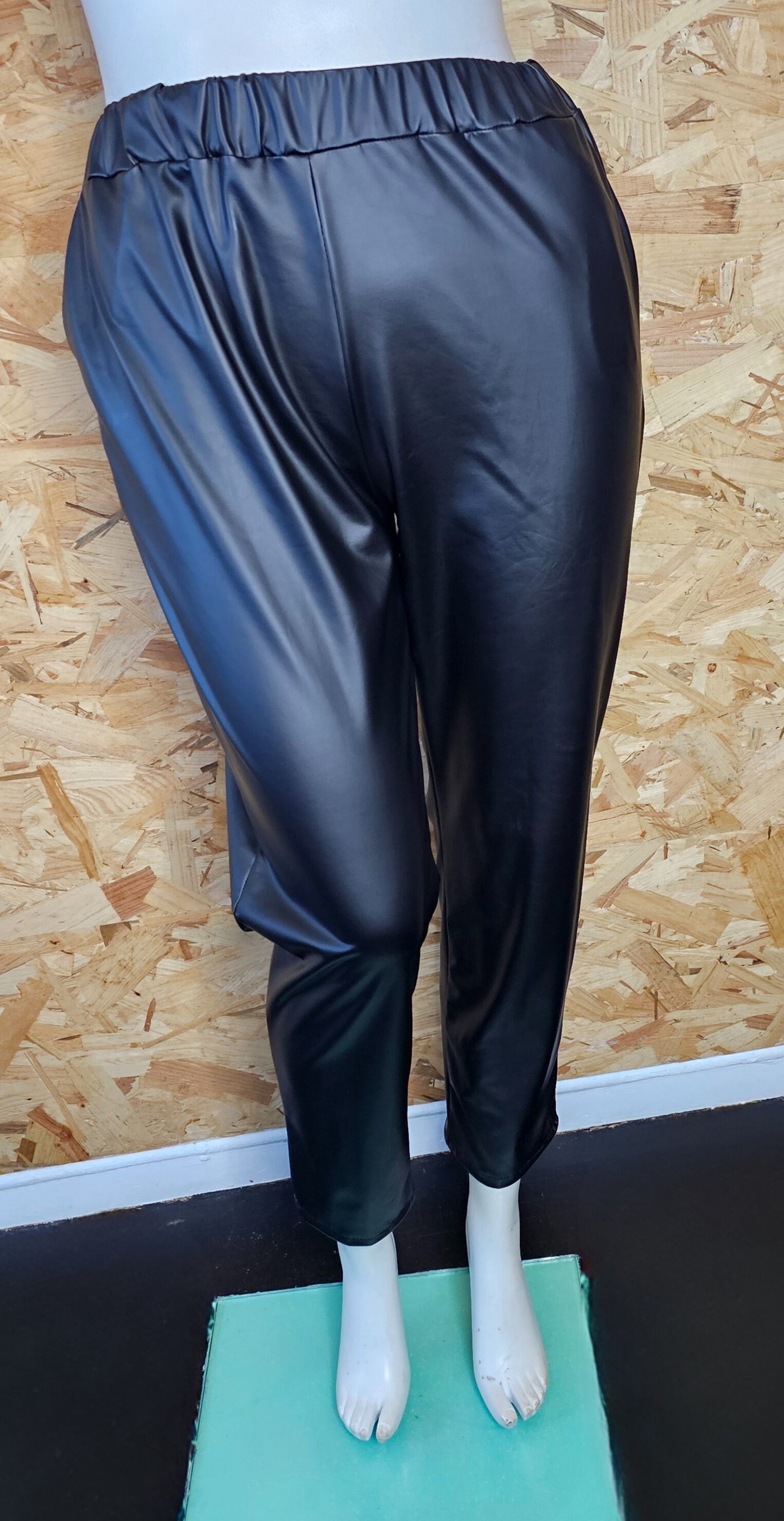 TREGGING  en simili cuir