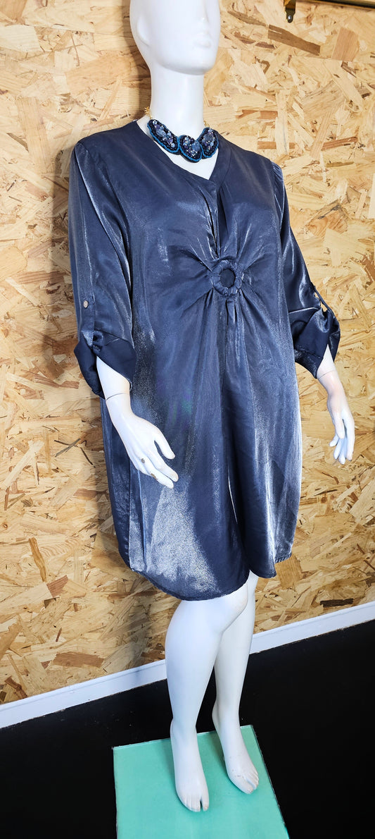 Robe laquée bleu argent