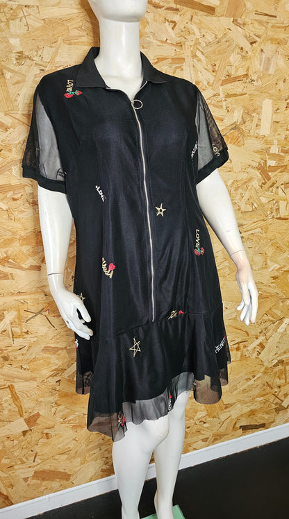 Robe en résille brodée et doublée