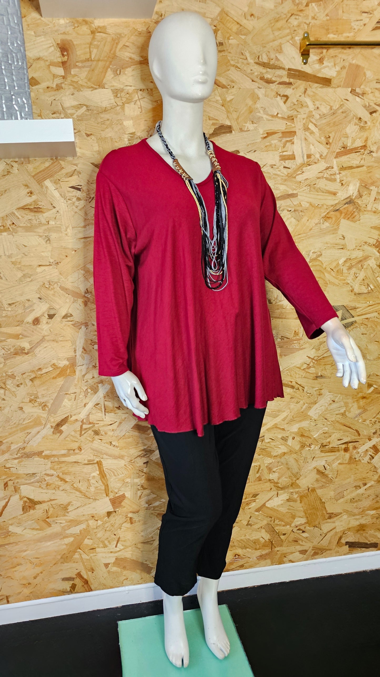 PULL COL V , coupe évasée