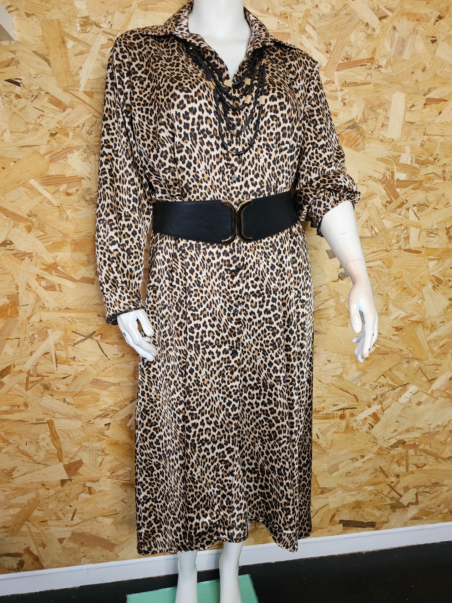 Robe chemise léopard satinée