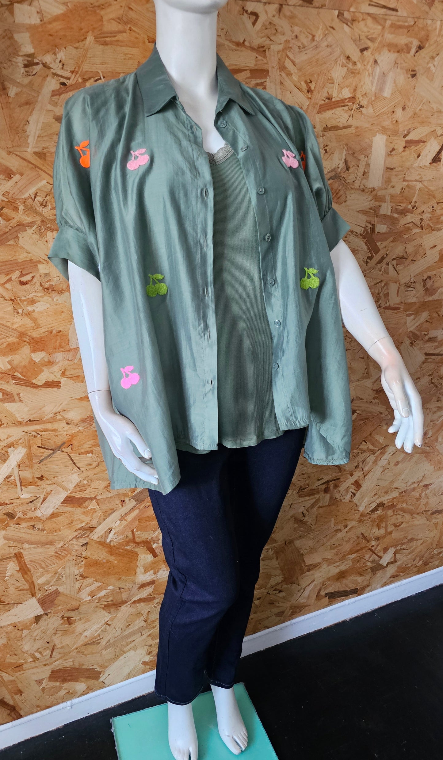 Chemise ou surchemise cerises ou coeurs
