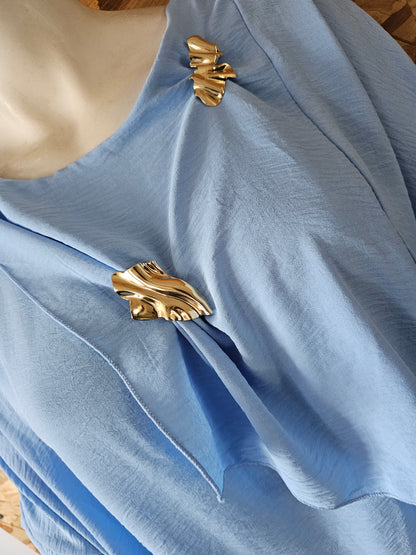 Tunique pastel avec 2 broches dorées