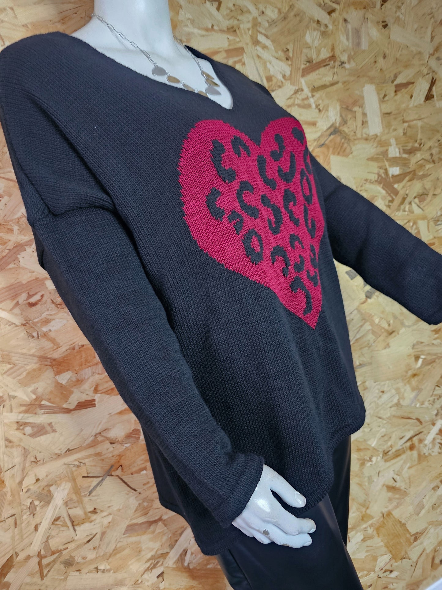 Pull uni coeur léopard
