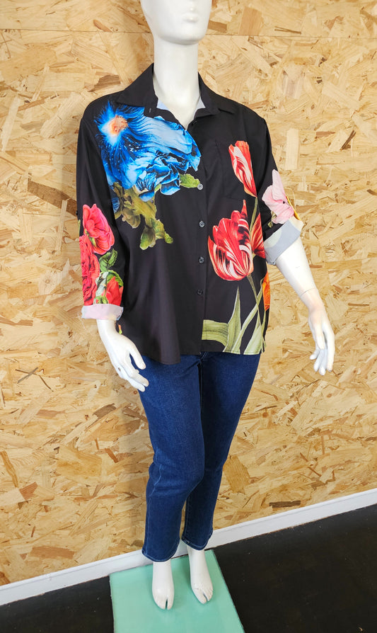 chemise à grosses fleurs stylisées