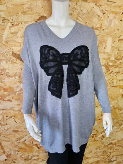 Pull long gris et son joli gros nœud
