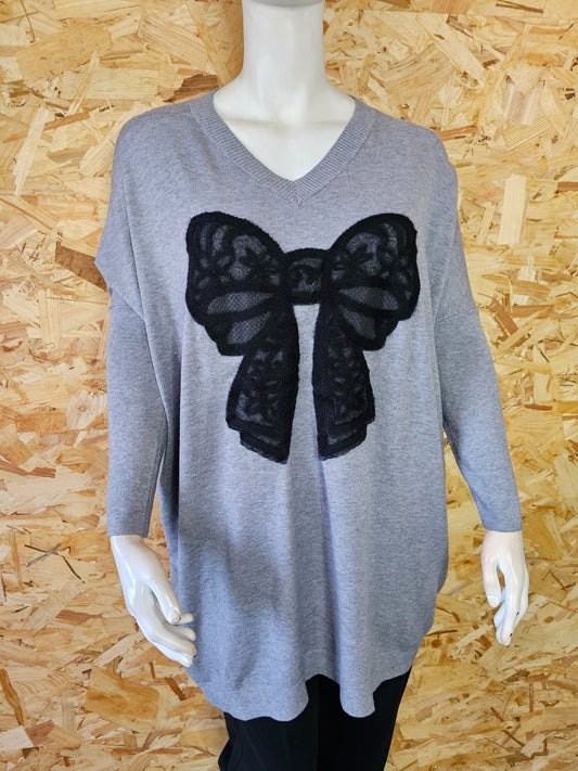 Pull long gris et son joli gros nœud