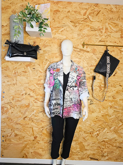 Blazer panthère rose et graffitis