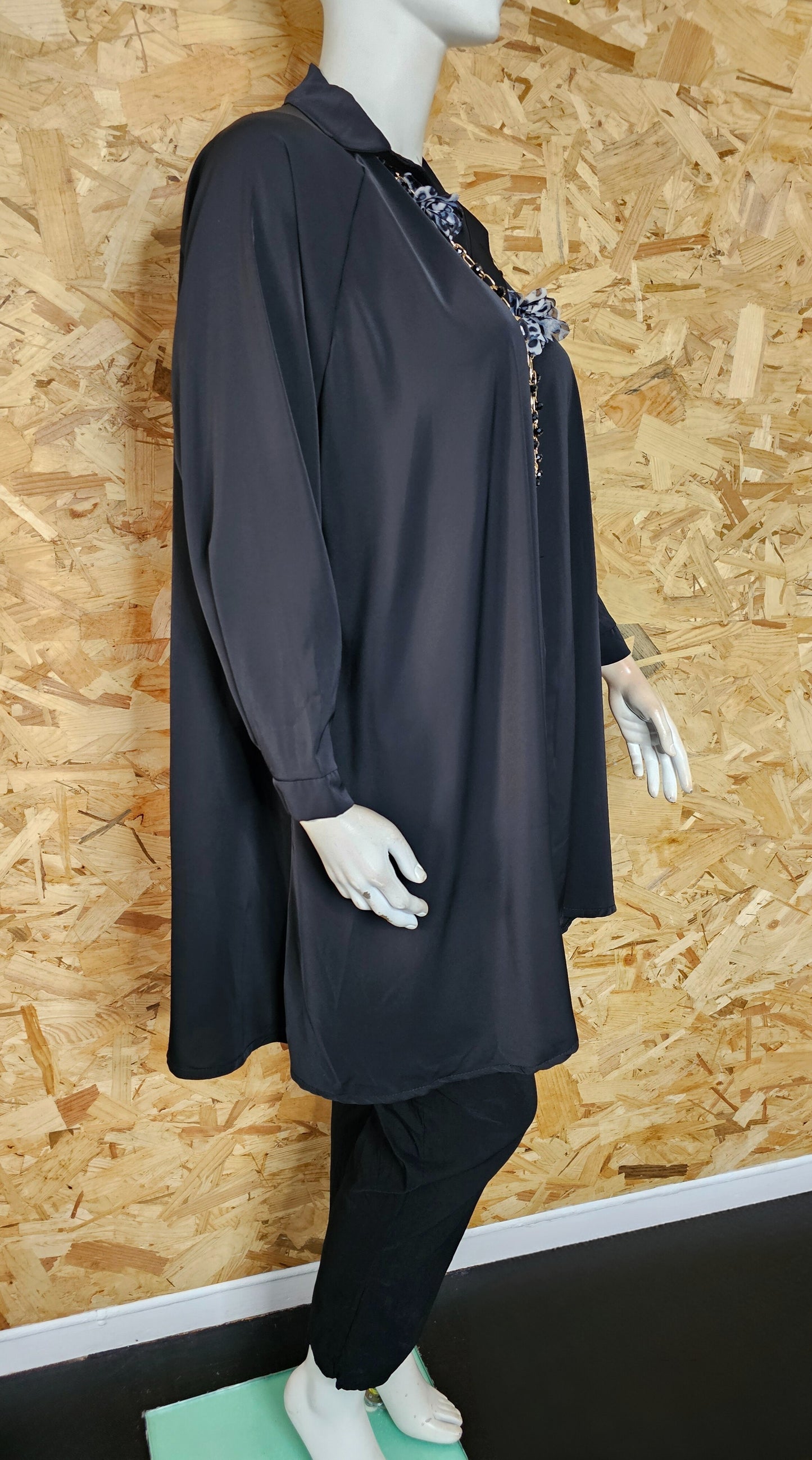 Longue chemise évasée, satinée mat