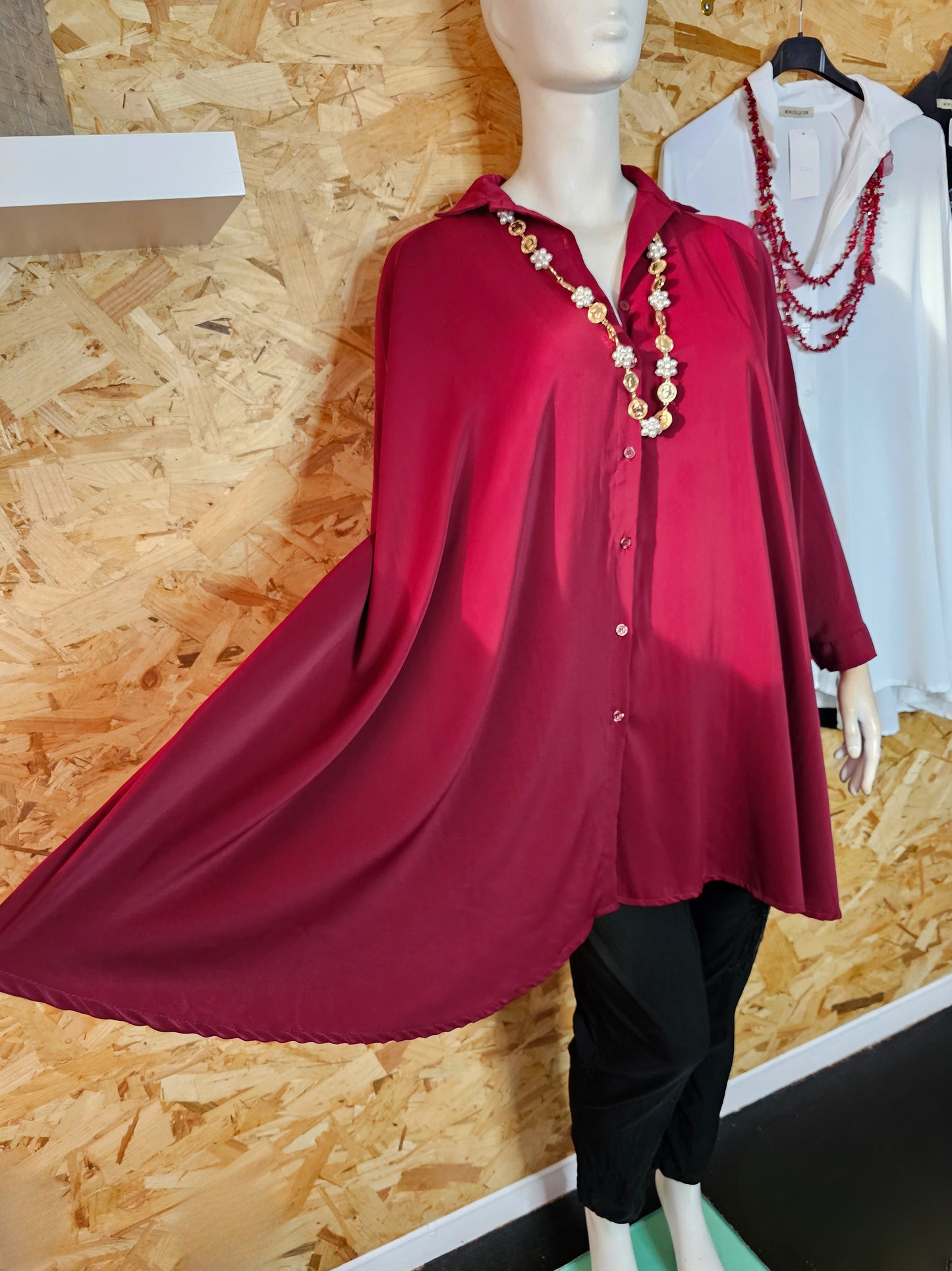 Longue chemise évasée, satinée mat