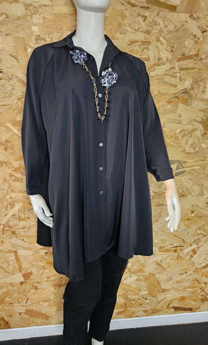 Longue chemise évasée, satinée mat