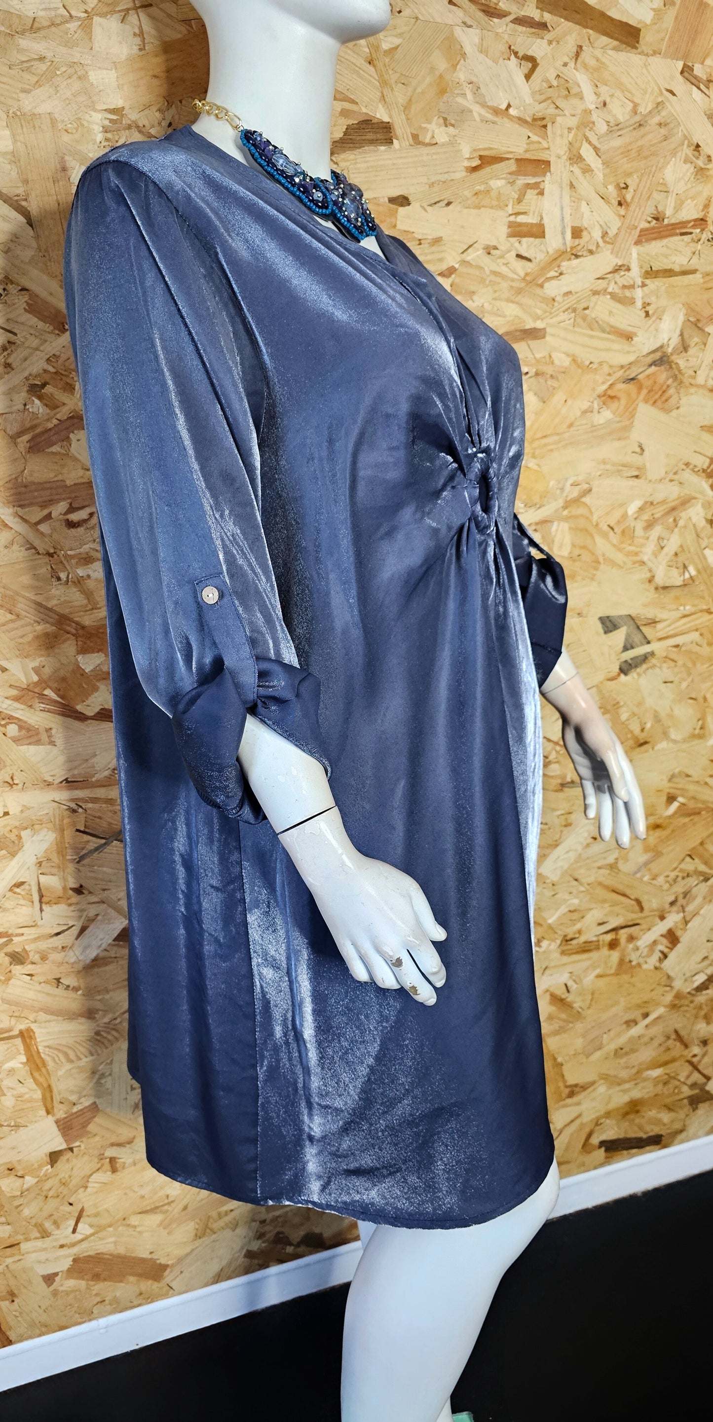 Robe laquée bleu argent