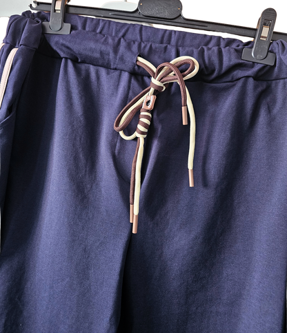 Pantalon milano ,2 bandes crème sur les côté