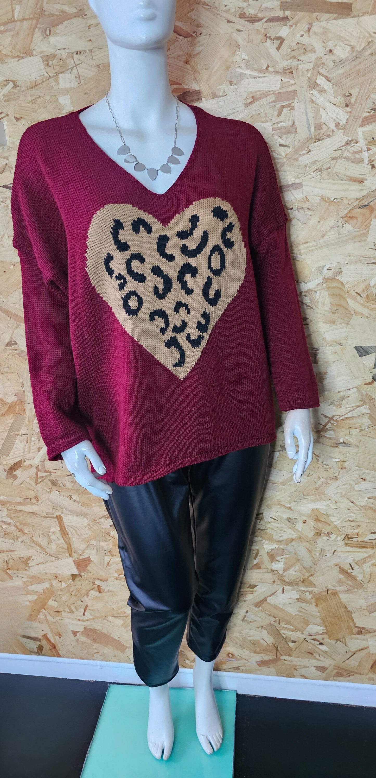 Pull uni coeur léopard