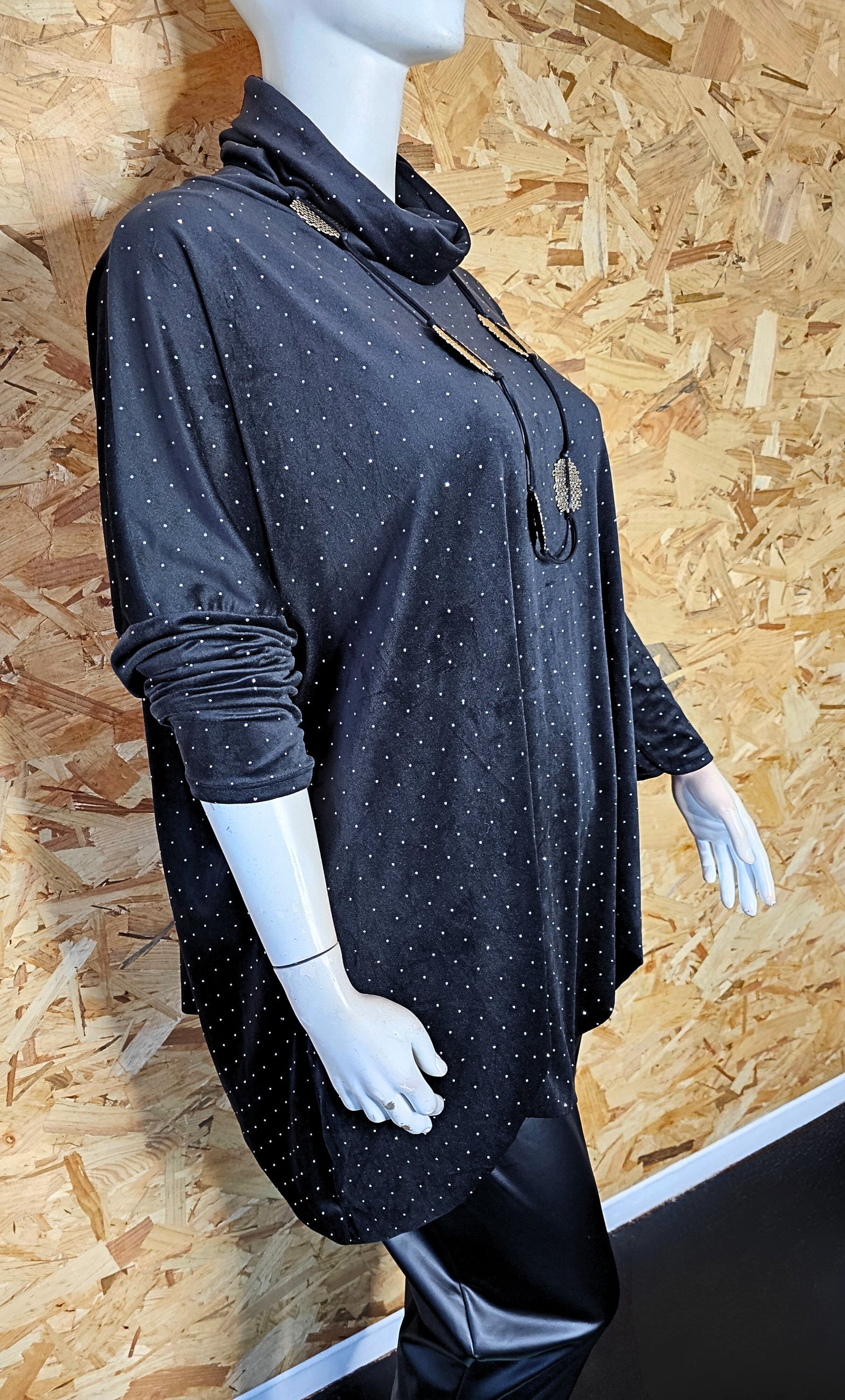 Tunique en velours strassé et col montant