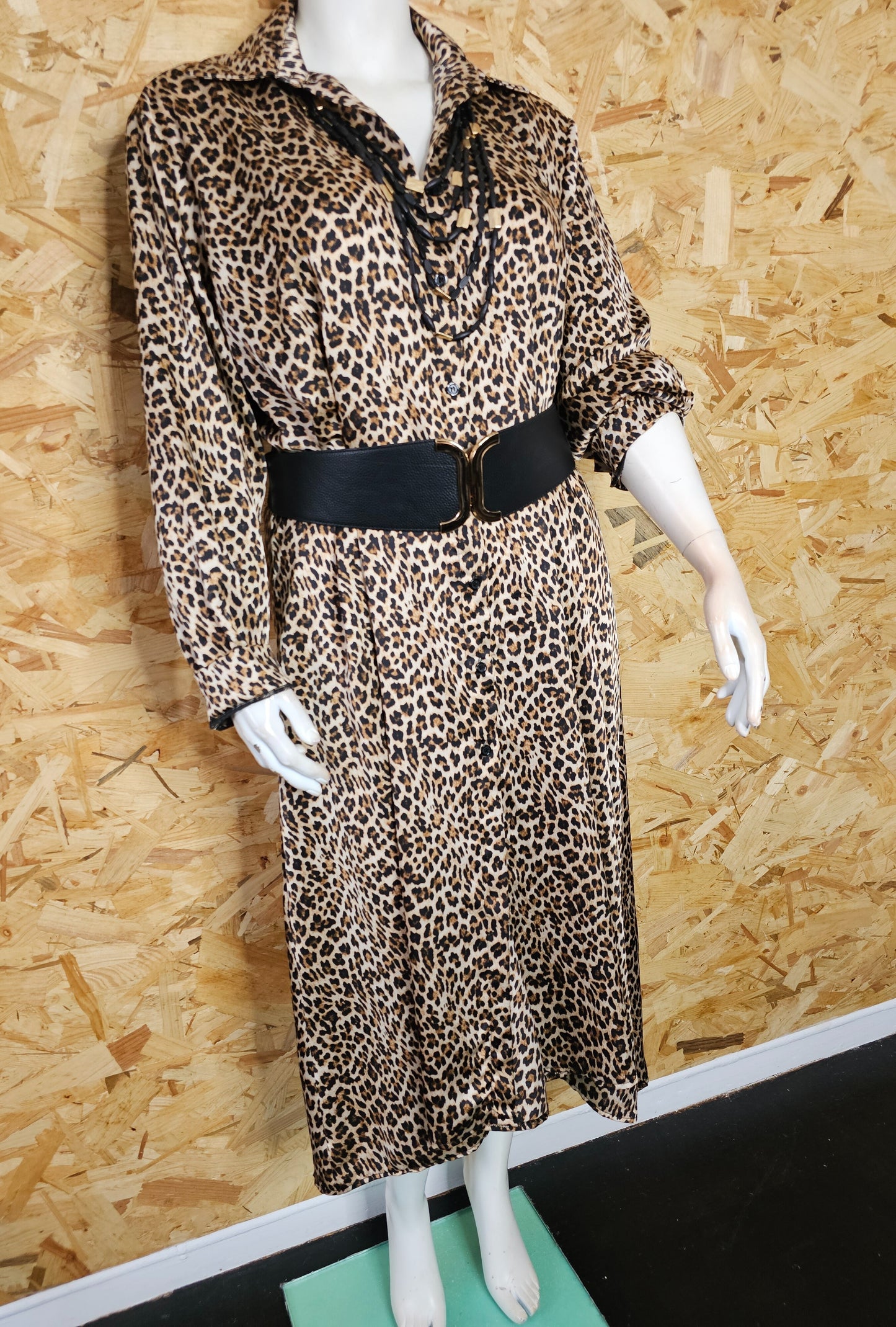 Robe chemise léopard satinée