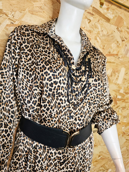 Robe chemise léopard satinée