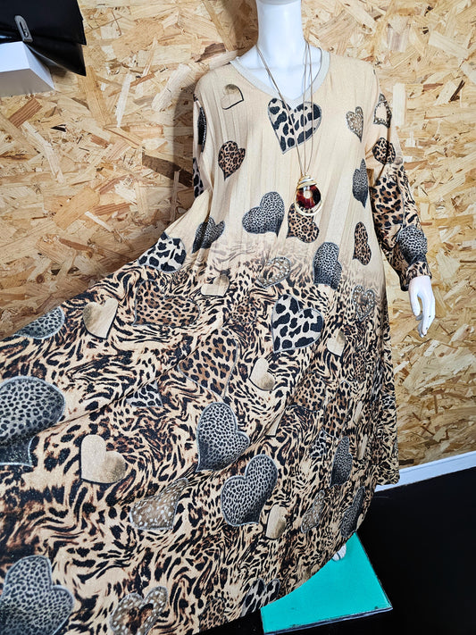 Robe longue plissée "cœurs léopards"