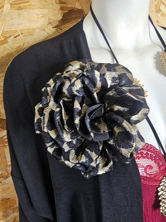 Broche fleur tissus léopard