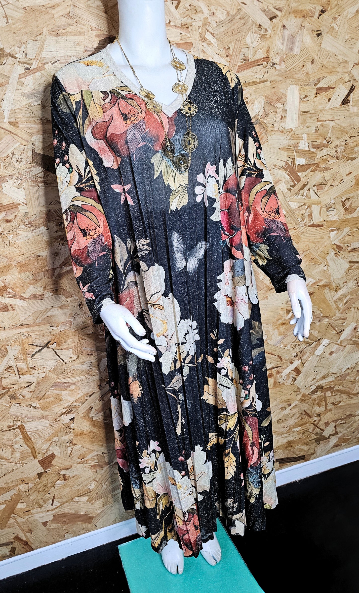 Robe longue évasée plissée, motifs floraux