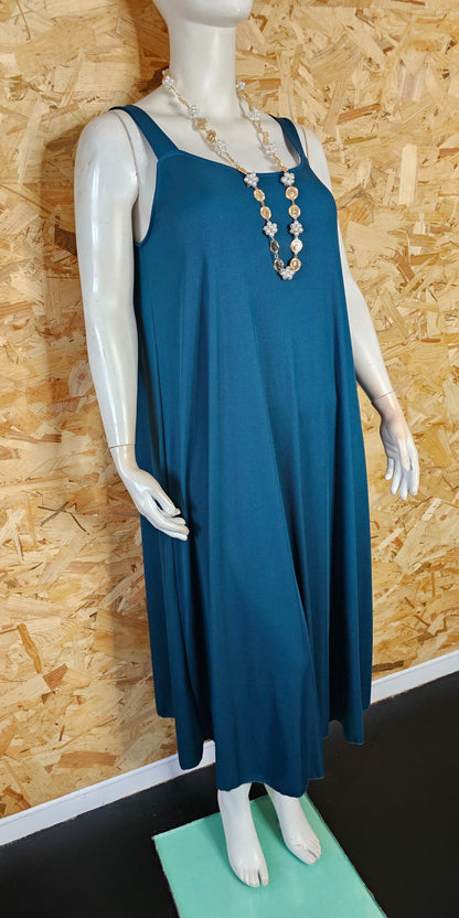 Robe longue côtelée et bretelles larges