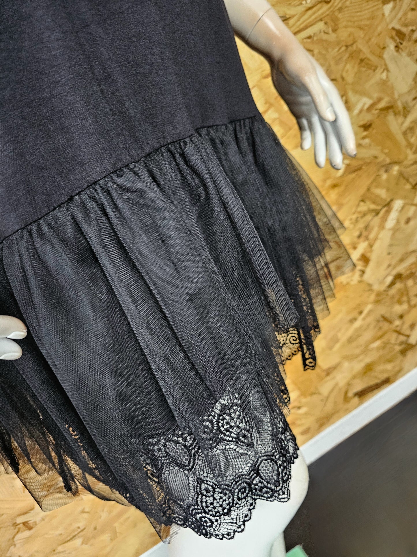 Robe ou Fond de robe tulle et dentelle