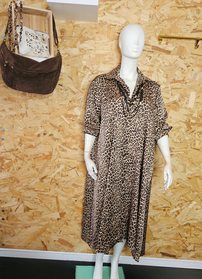 Robe chemise léopard satinée