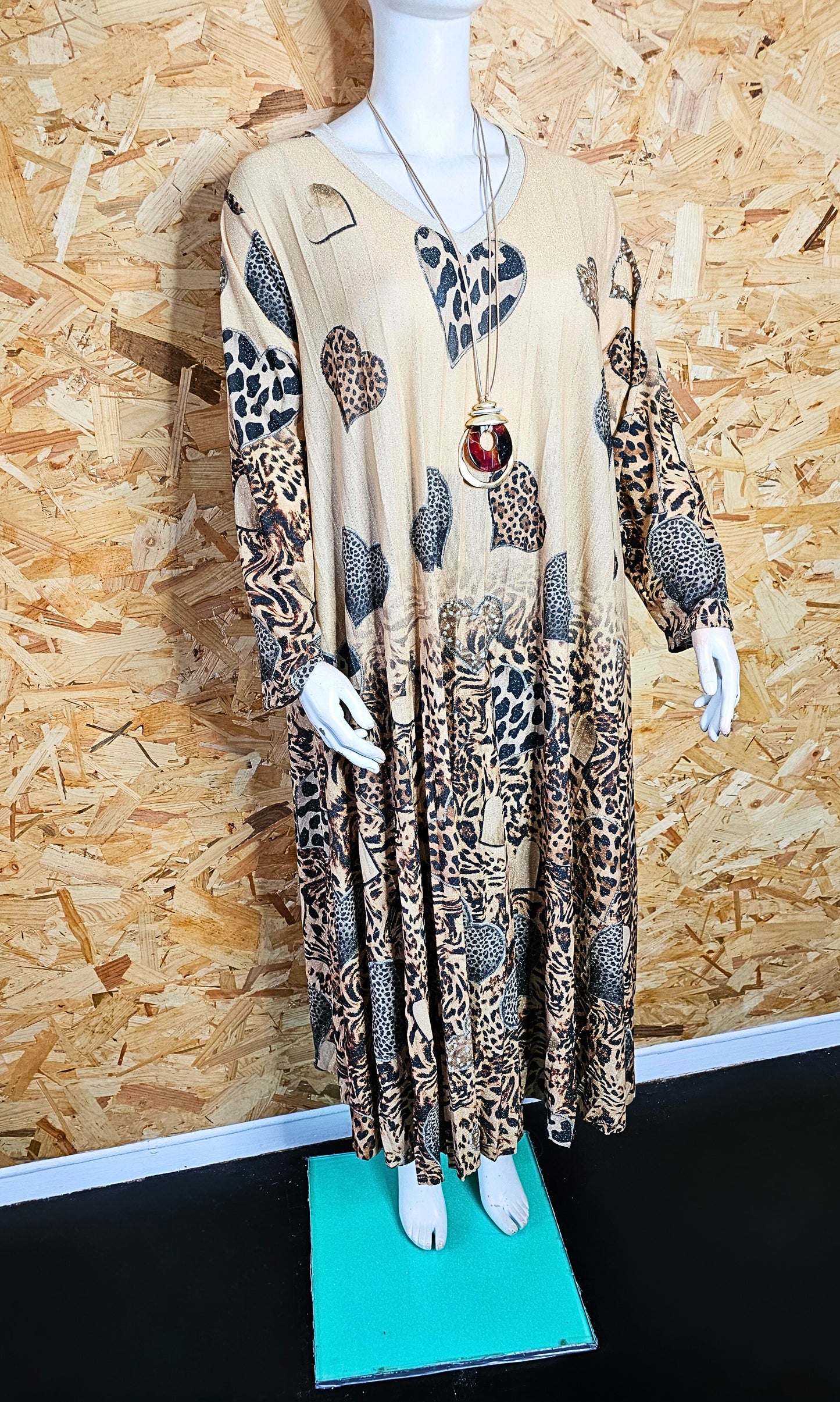 Robe longue plissée "cœurs léopards"