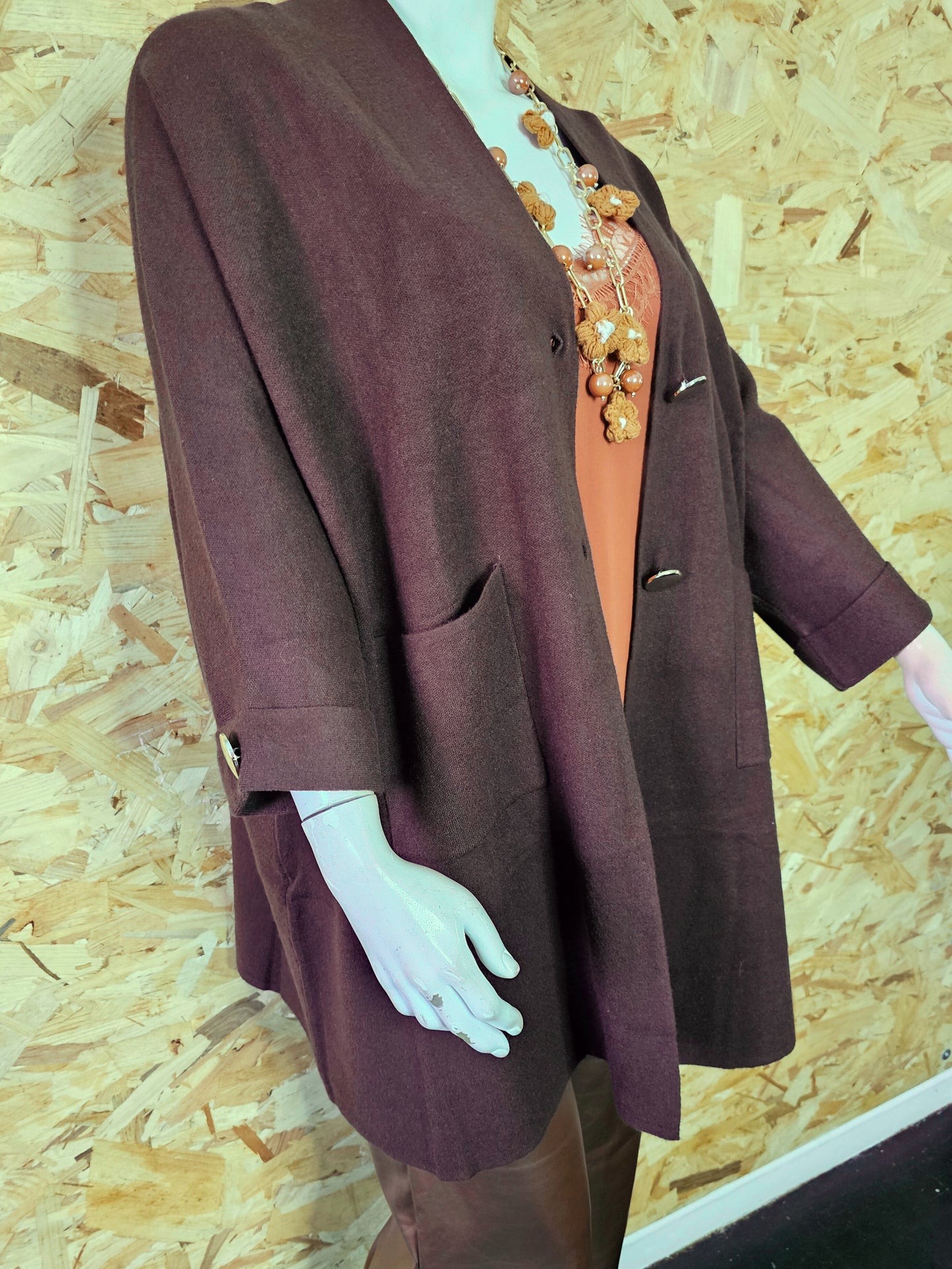 Veste en lainage boutonnée de haute qalité