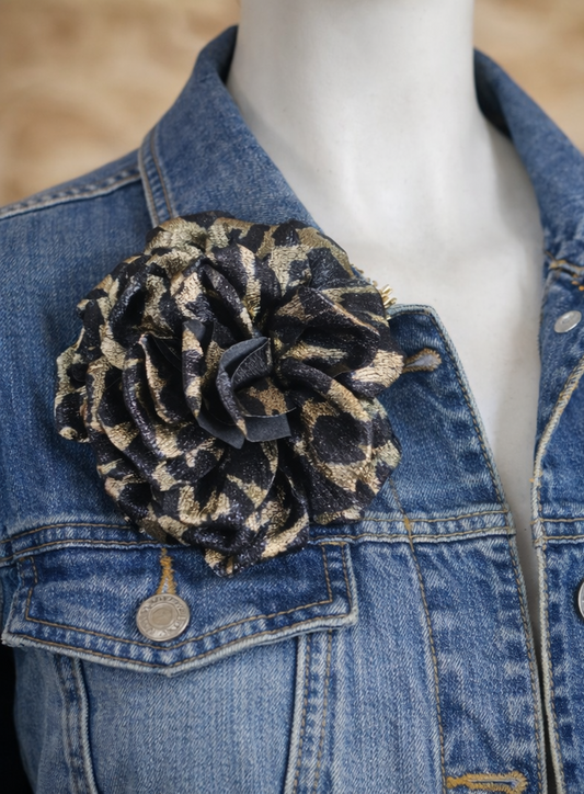 Broche fleur tissus léopard