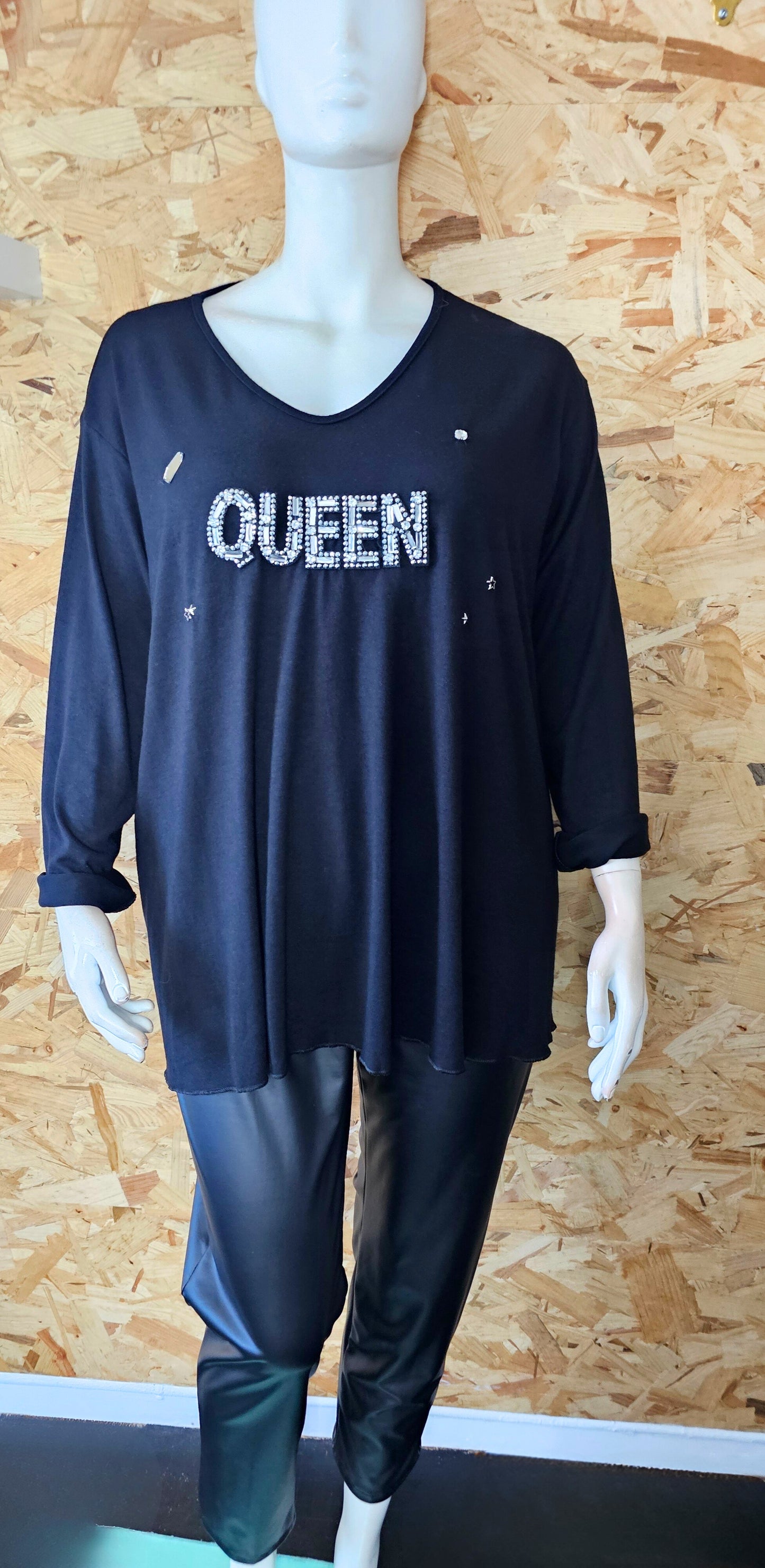 Pull noir, Queen strass